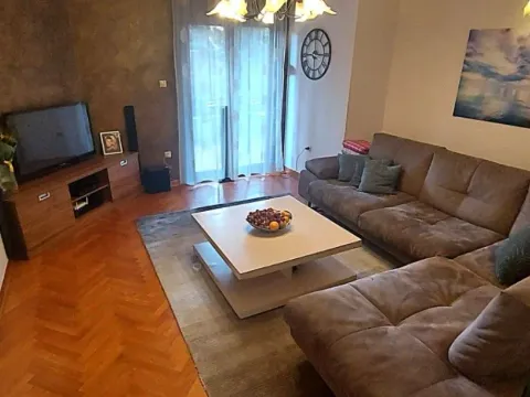 Sale, five bedroom apartment, 180m², Stari Aerodrom, Podgorica - image 5