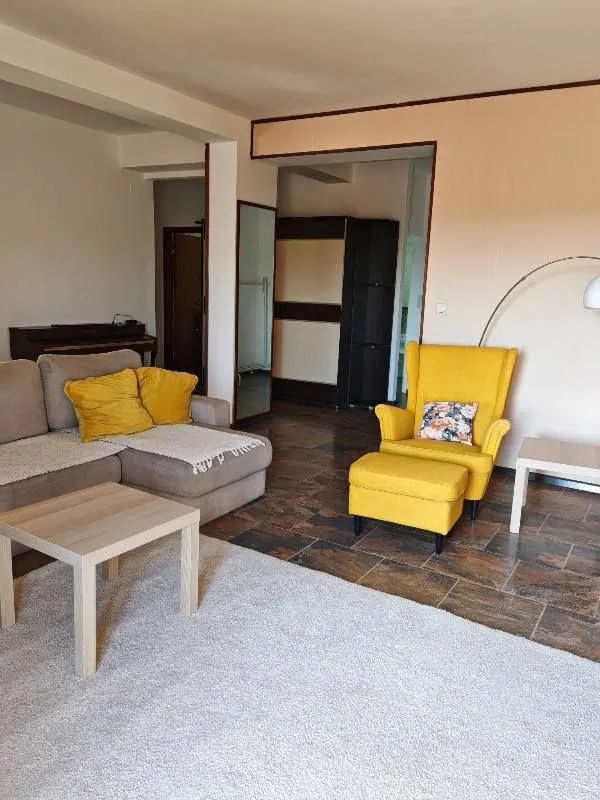 Rent, four bedroom apartment, 120m², Rakovica, Beograd