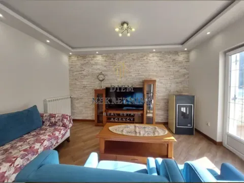 Izdavanje, trosoban stan, 130m², Dobrota, Kotor - image 2