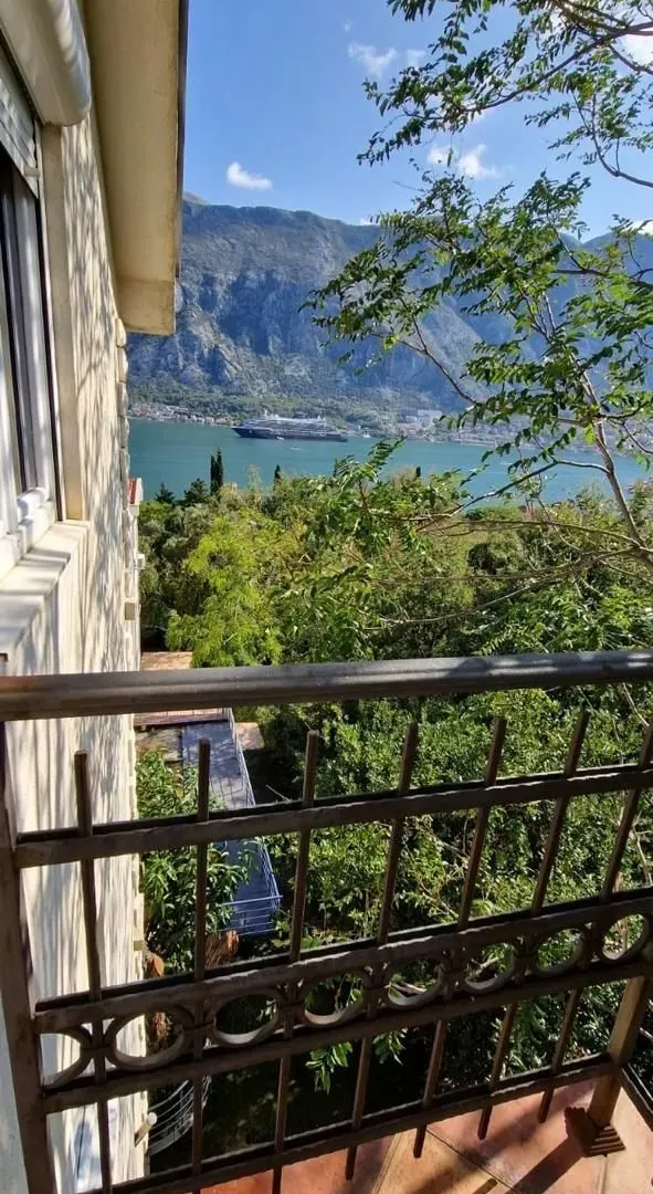 Prodaja, trosoban stan, 97m², Prčanj, Kotor