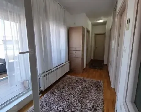 Izdavanje, četvorosoban stan, 100m², Centar, Novi Sad - image 18