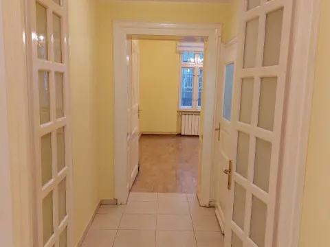 Izdavanje, poslovni prostor, 70m², Stari Grad, Beograd - image 3