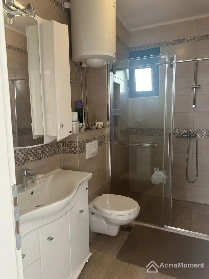 Prodaja, dvosoban stan, 75m², Dobrota, Kotor
