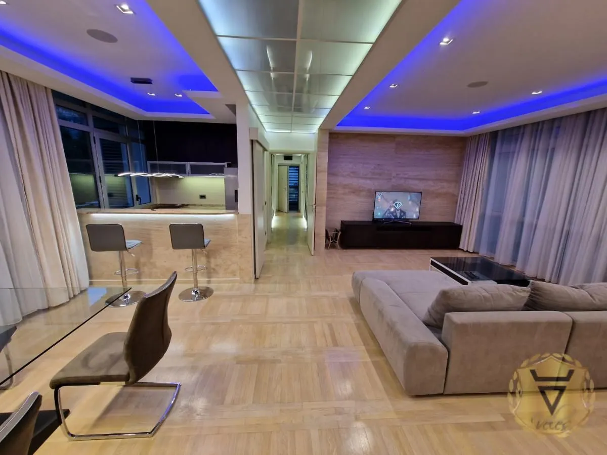 Izdavanje, trosoban stan, 148m², Savski Venac, Beograd