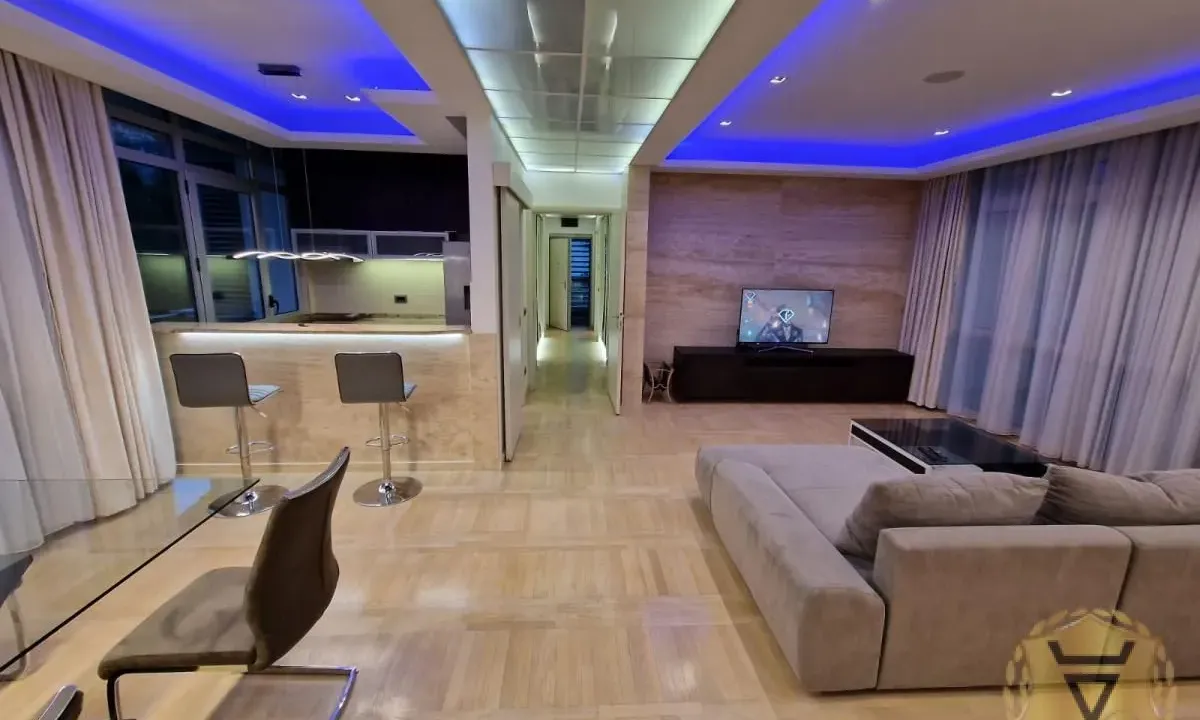 Izdavanje, trosoban stan, 148m², Savski Venac, Beograd