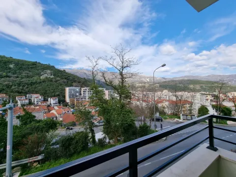 Izdavanje, jednosoban stan, 50m², Budva, Crna Gora - image 3