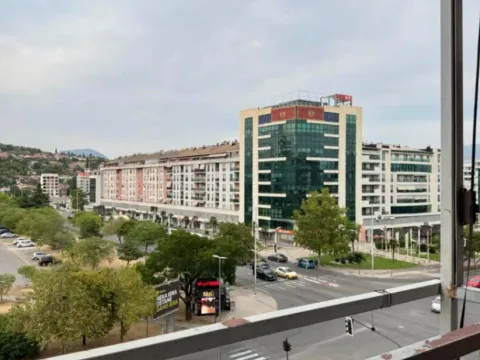 Izdavanje, trosoban stan, 95m², Kod Capital Plaze, Podgorica - image 5
