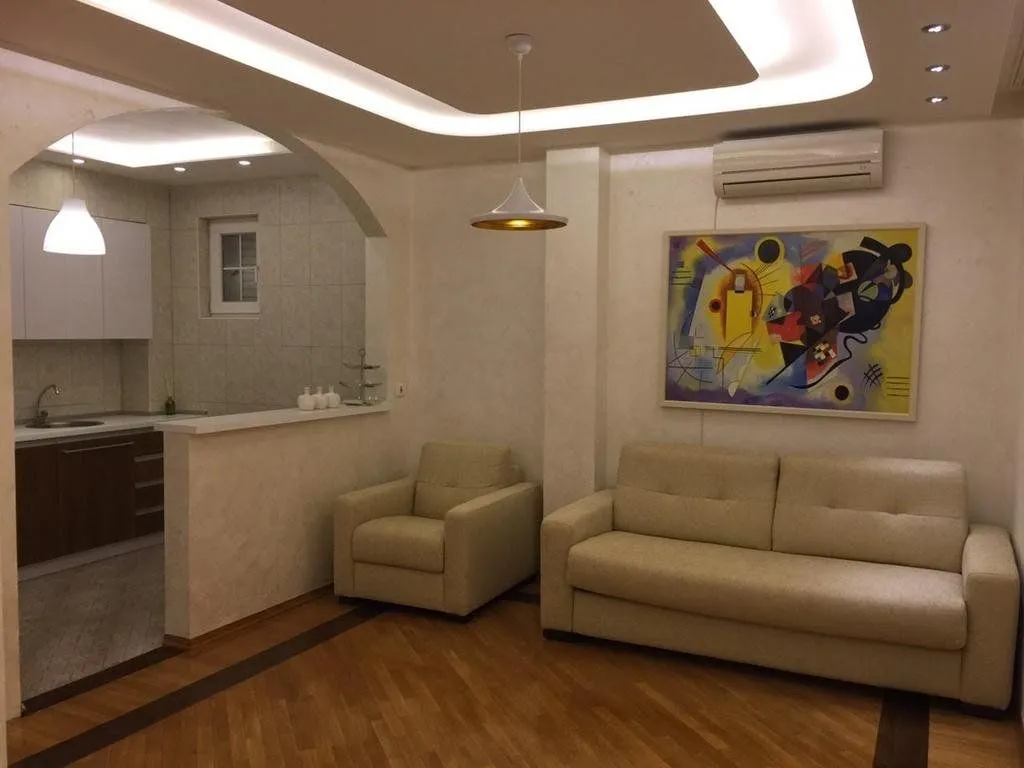 Izdavanje, kuća, 320m², Gornja Gorica, Podgorica