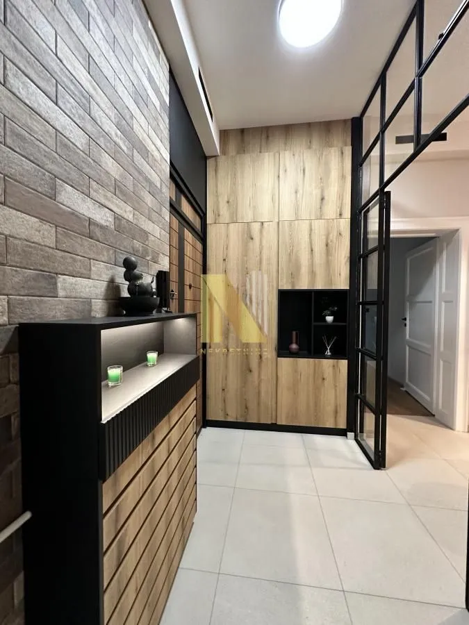 Izdavanje, trosoban stan, 100m², Stari grad, Novi Sad
