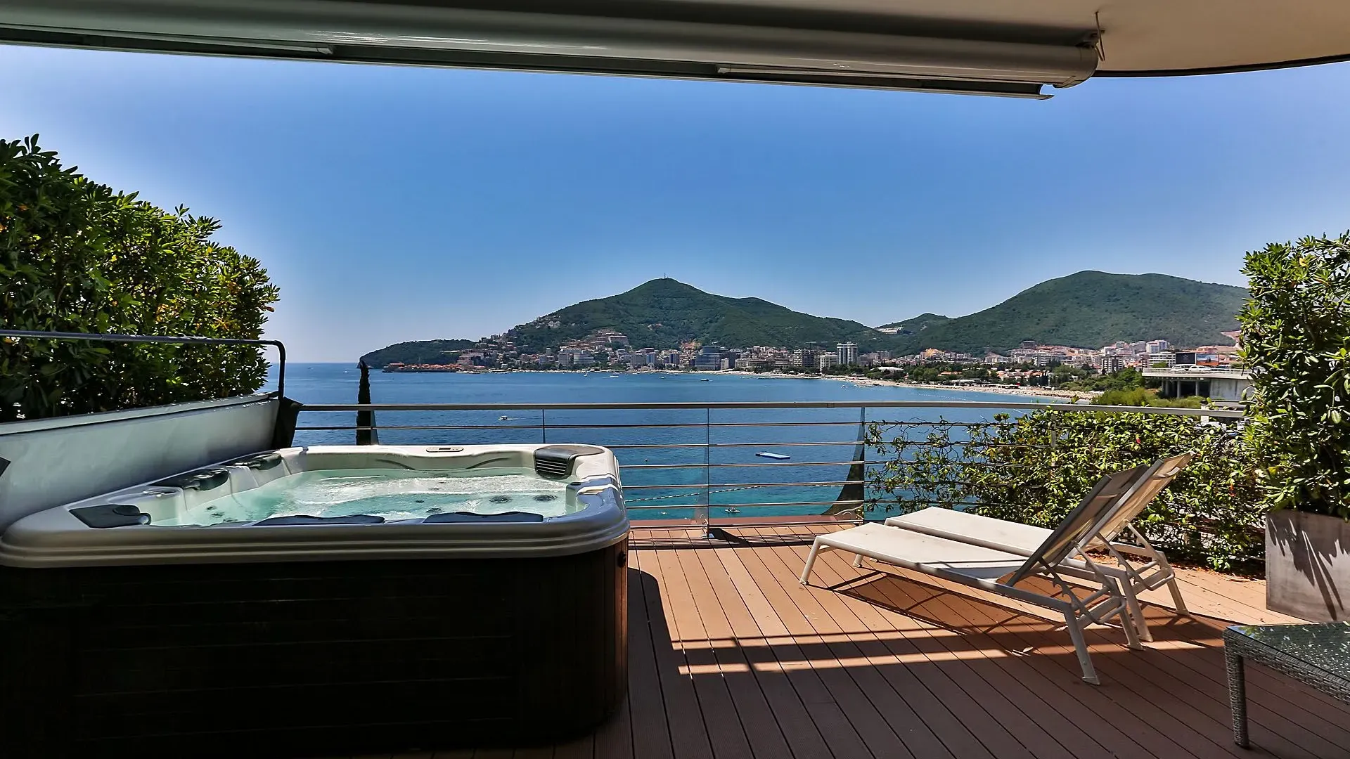 Rent, two bedroom apartment, 138m², Dukley Gardens, Budva