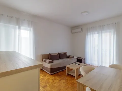 Rent, one bedroom apartment, 53m², Dumidran, Tivat - image 16