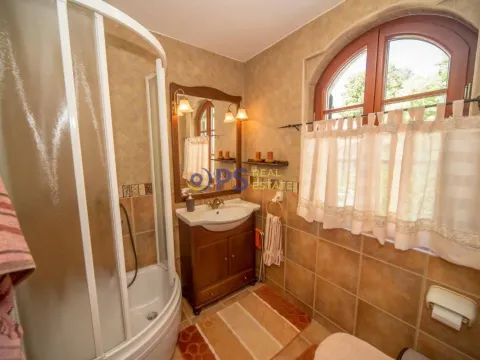 Prodaja, kuća, 169m², Cetinje, Crna Gora - image 11