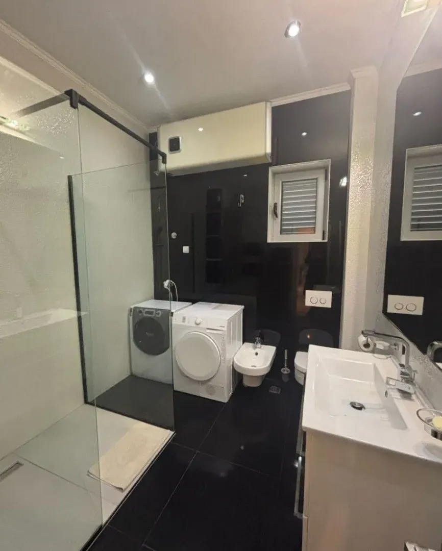 Sale, two bedroom apartment, 100m², Dobrota, Kotor