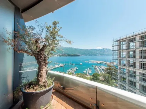 Prodaja, trosoban stan, 137m², Centar, Budva