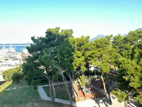 Prodaja, jednosoban stan, 56m², Centar, Bar