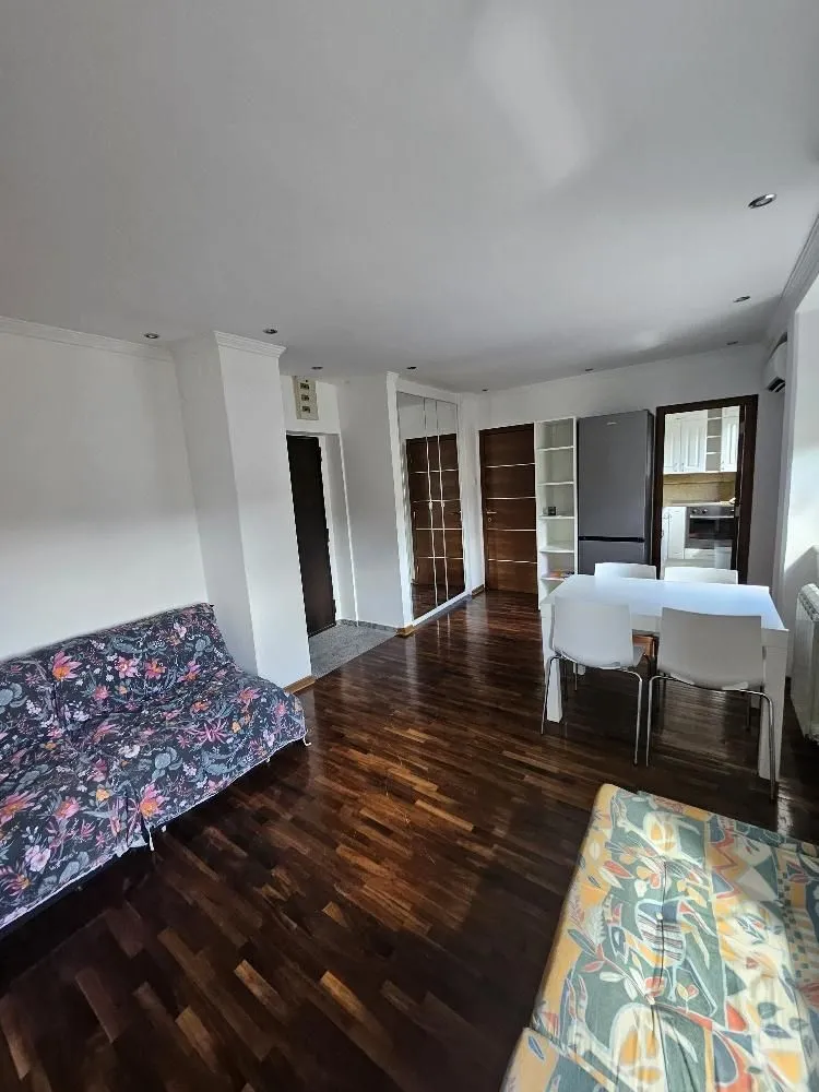 Izdavanje, dvosoban stan, 37m², Stari Grad, Beograd