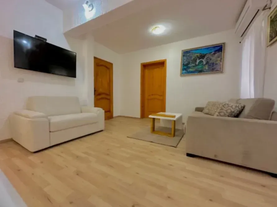 Rent, one bedroom apartment, 50m², Buljarica, Budva