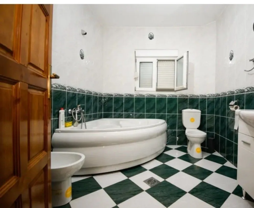 Prodaja, kuća, 369m², Donja Gorica, Podgorica