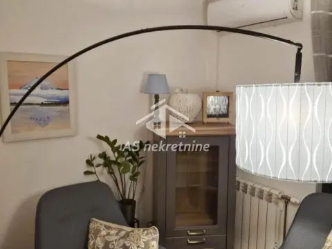 Rent, two bedroom apartment, 48m², Južni Bulevar, Vračar Sve Podlokacije - image 3