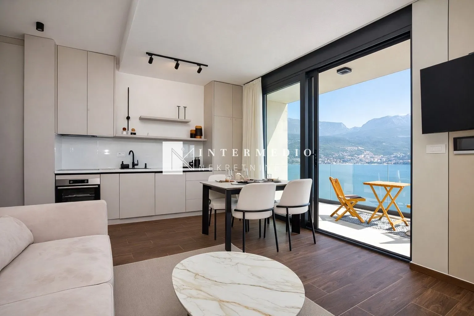 Prodaja, dvosoban stan, 59m², Njivice, Herceg Novi