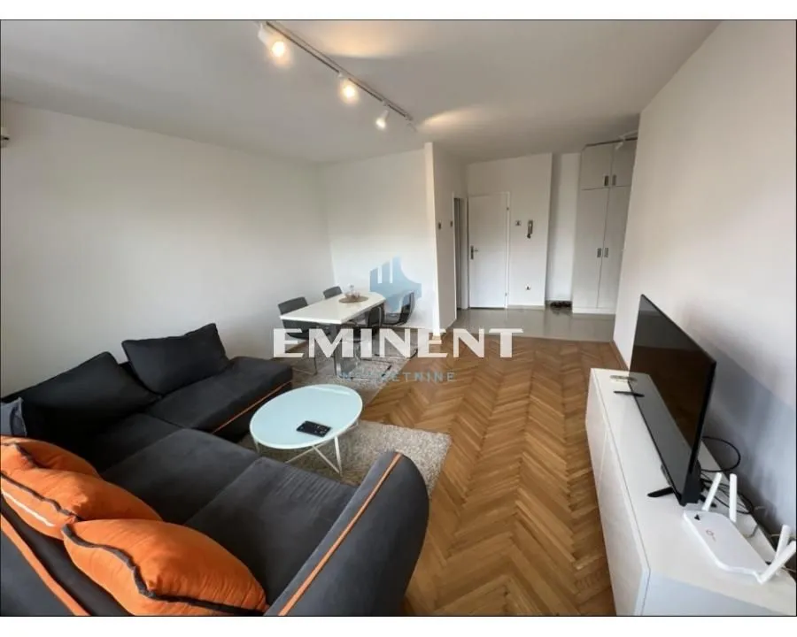 Rent, two bedroom apartment, 54m², Kalenić Pijaca, Vračar Sve Podlokacije
