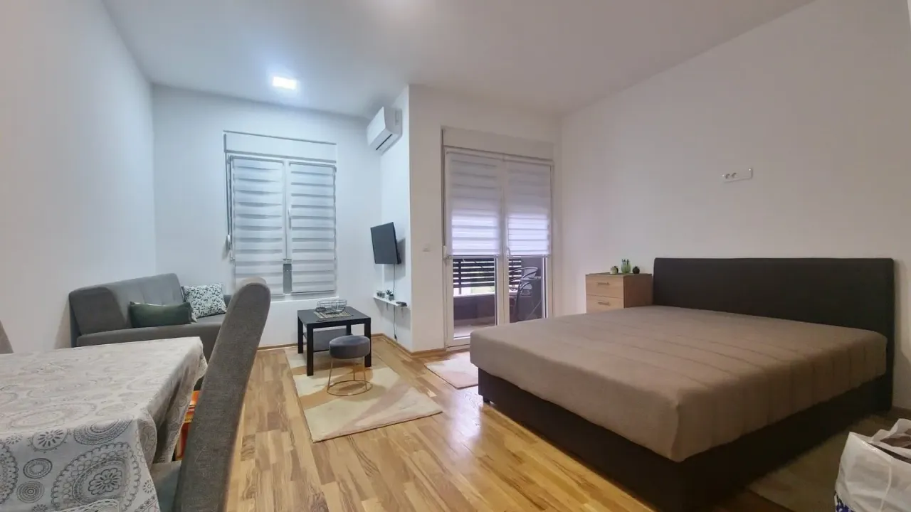 Izdavanje, jednosoban stan, 47m², Budva, Crna Gora