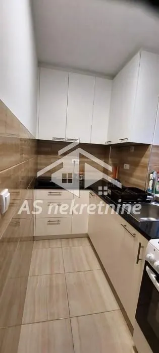 Izdavanje, trosoban stan, 58m², Savski Venac, Beograd