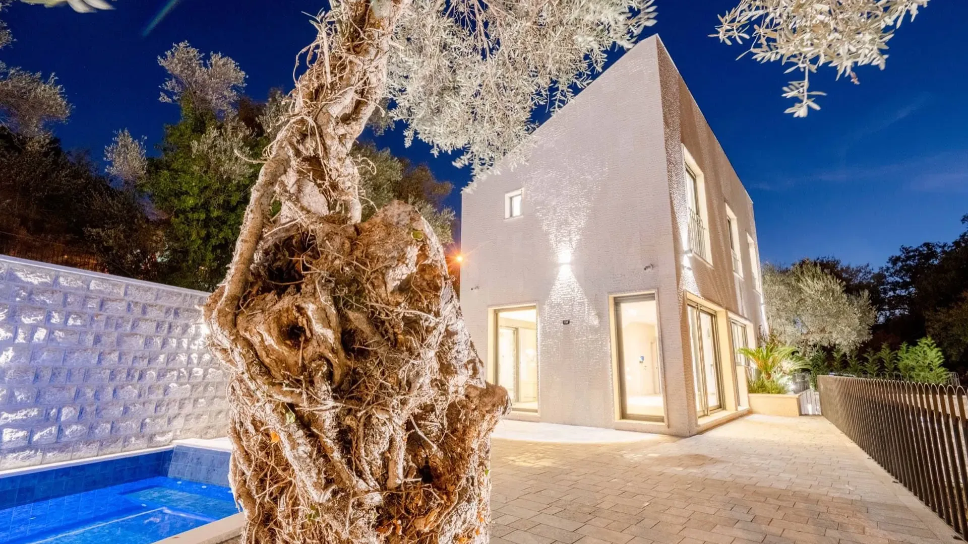 Prodaja, kuća, 240m², Kamenovo, Budva