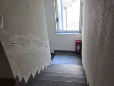 Izdavanje, trosoban stan, 75m², Kalenić Pijaca, Vračar Sve Podlokacije - image 17