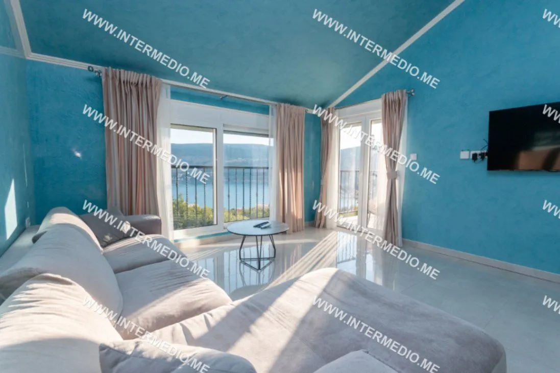 Izdavanje, dvosoban stan, 60m², Topla, Herceg Novi