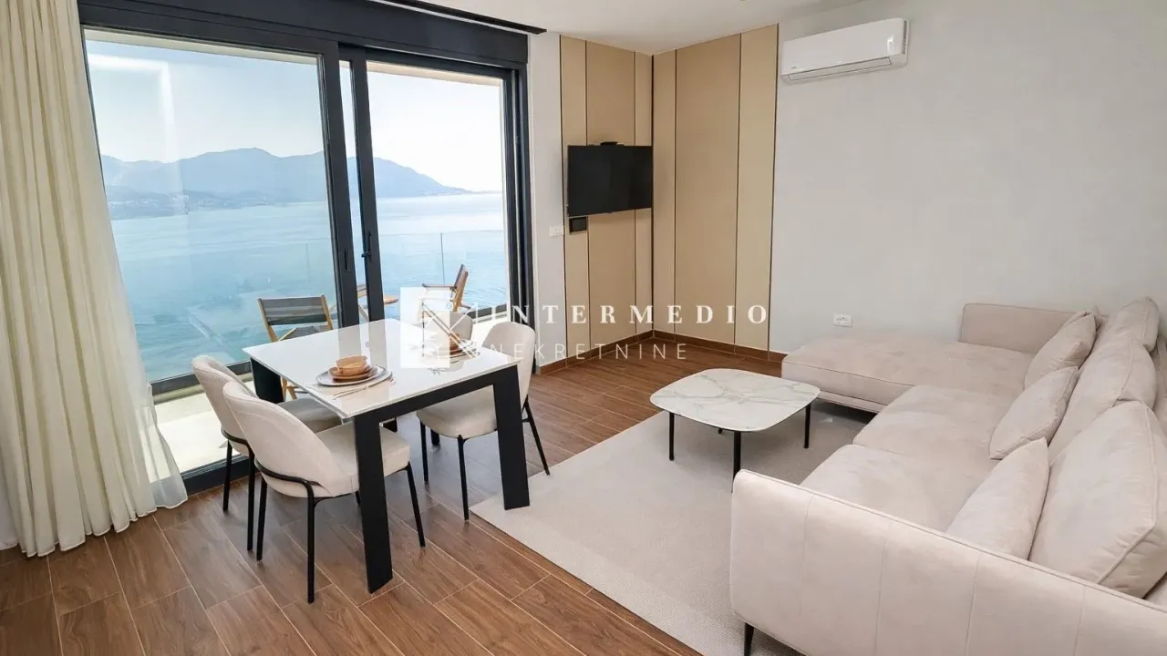 Prodaja, dvosoban stan, 59m², Njivice, Herceg Novi