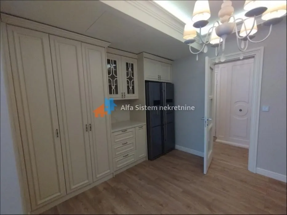 Izdavanje, stan, 215m², Savski Venac, Beograd