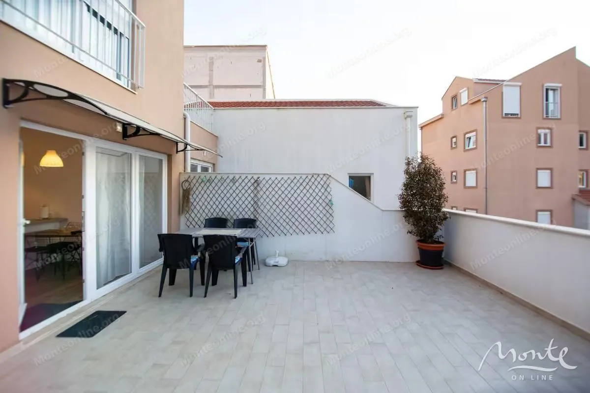 Prodaja, jednosoban stan, 62m², Kalimanj, Tivat