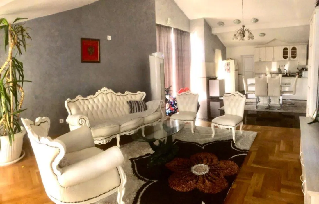 Izdavanje, trosoban stan, 180m², Dalmatinska ulica, Podgorica