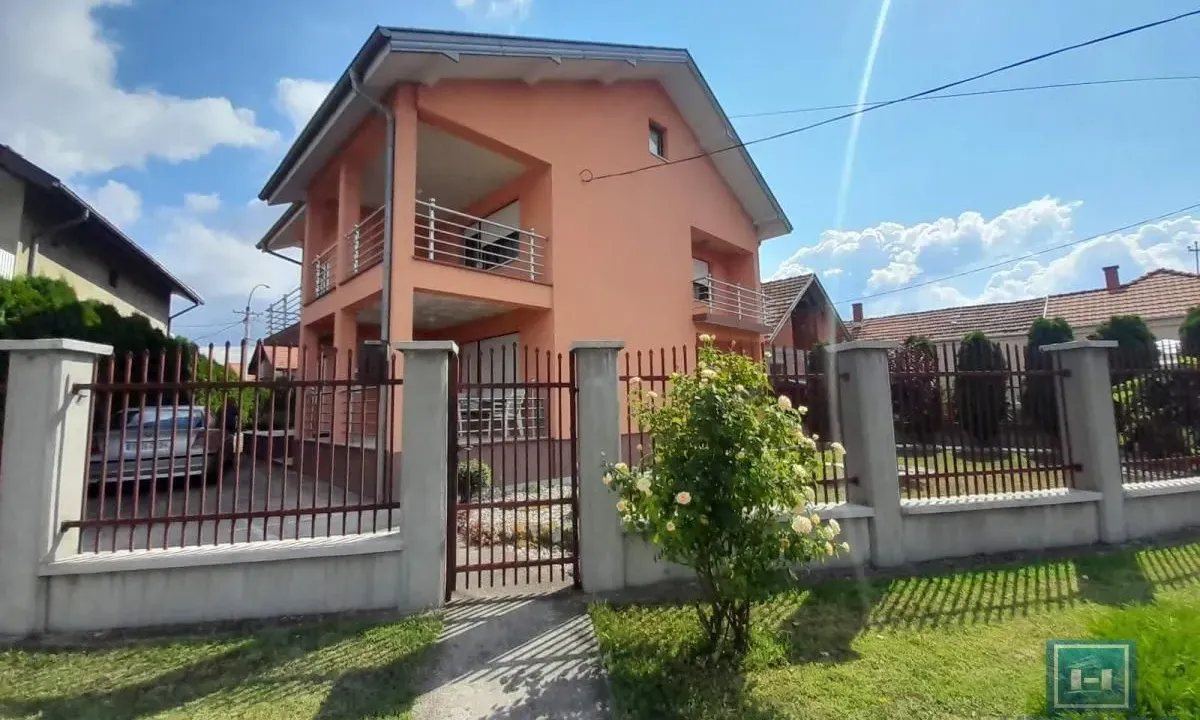 Sale, house, 180m², Centar, Ćuprija
