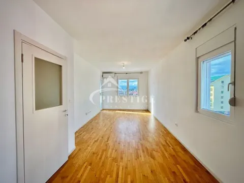 Izdavanje, dvosoban stan, 70m², Stari Aerodrom, Podgorica