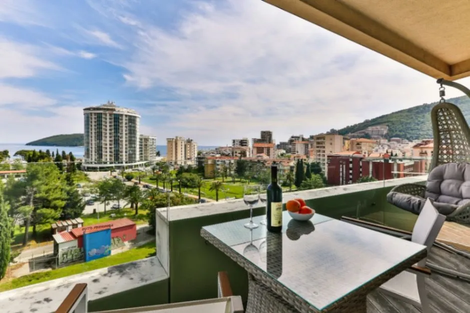 Rent, one bedroom apartment, 81m², Bulevar, Budva