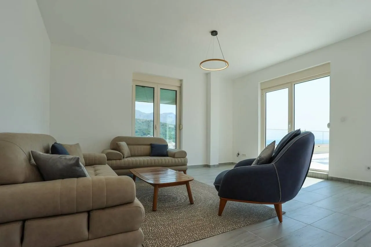 Rent, two bedroom apartment, 75m², Bečići, Budva
