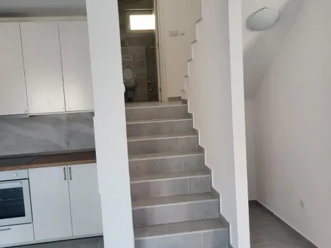 Izdavanje, kuća, 160m², Zvezdara Sve Podlokacije, Beograd - image 7