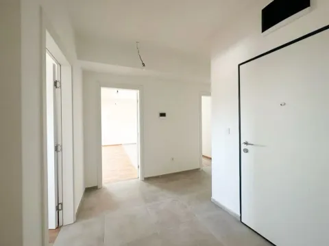 Prodaja, trosoban stan, 106m², Stari Aerodrom, Podgorica - image 5