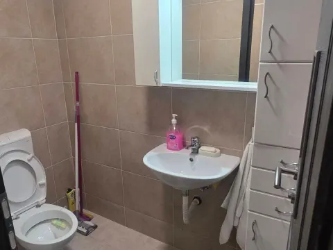 Izdavanje, dvosoban stan, 70m², Centar, Bar - image 13