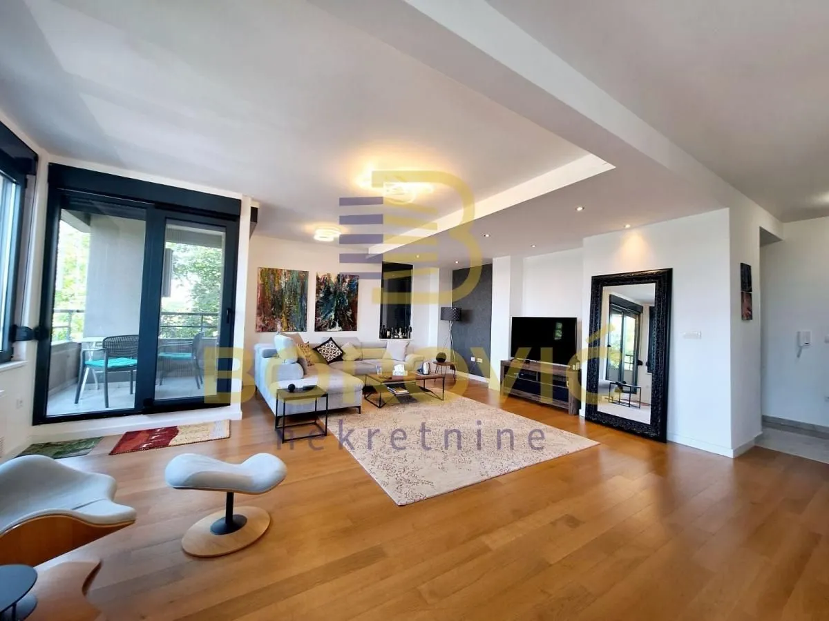 Prodaja, četvorosoban stan, 106m², Zemun Sve Podlokacije, Beograd