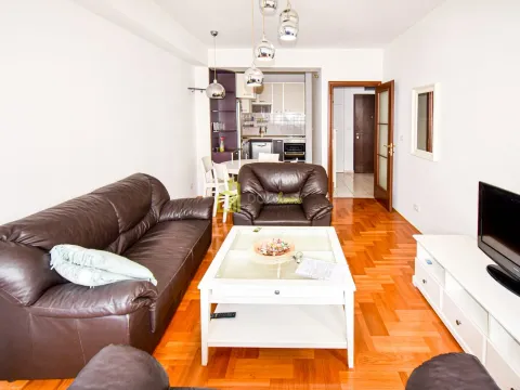 Izdavanje, jednosoban stan, 51m², City Kvart, Podgorica - image 9