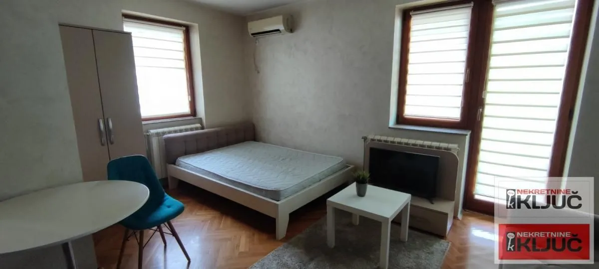 Izdavanje, garsonjera, 31m², Bulevar Oslobodjenja, Novi Sad Sve Podlokacije