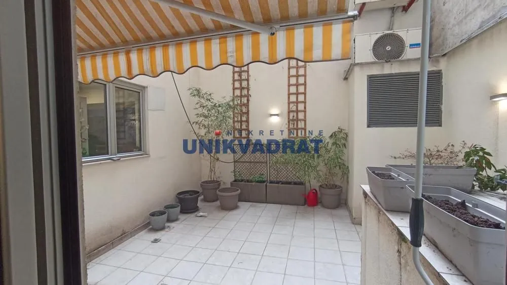 Rent, office space, 180m², Đeram Pijaca, Beograd