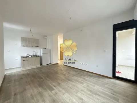 Izdavanje, dvosoban stan, 60m², City Kvart, Podgorica - image 2
