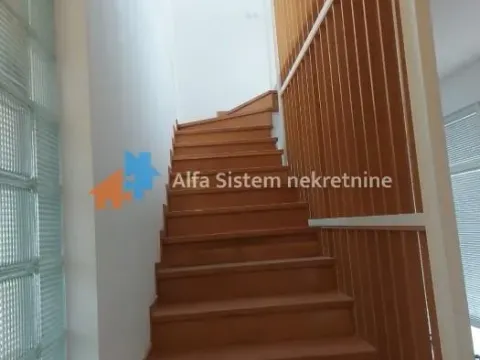 Izdavanje, kuća, 300m², Savski Venac, Beograd - image 28