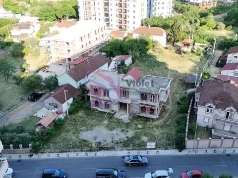 Prodaja, plac, 652m², Central Point, Podgorica - image 1