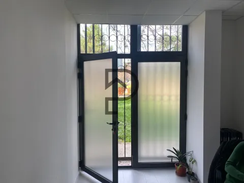 Izdavanje, poslovni prostor, 294m², Blok 6, Podgorica - image 3