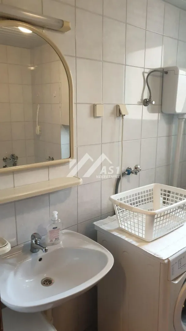 Izdavanje, trosoban stan, 90m², Nova Detelinara, Novi Sad Sve Podlokacije